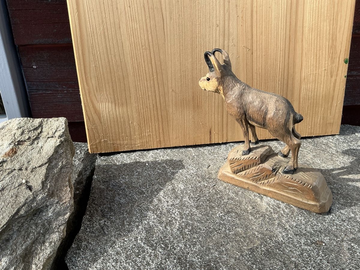 Statuette: Gemse geschnitzt Brienz ab Fr. 1.— – Usato da Lenzburg venduto da Boelli-Frau 1