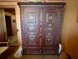 Schrank antik mit Bauernmalerei
