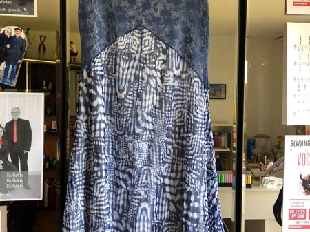Besonders auffallendes Kleid, Gr. 40/42