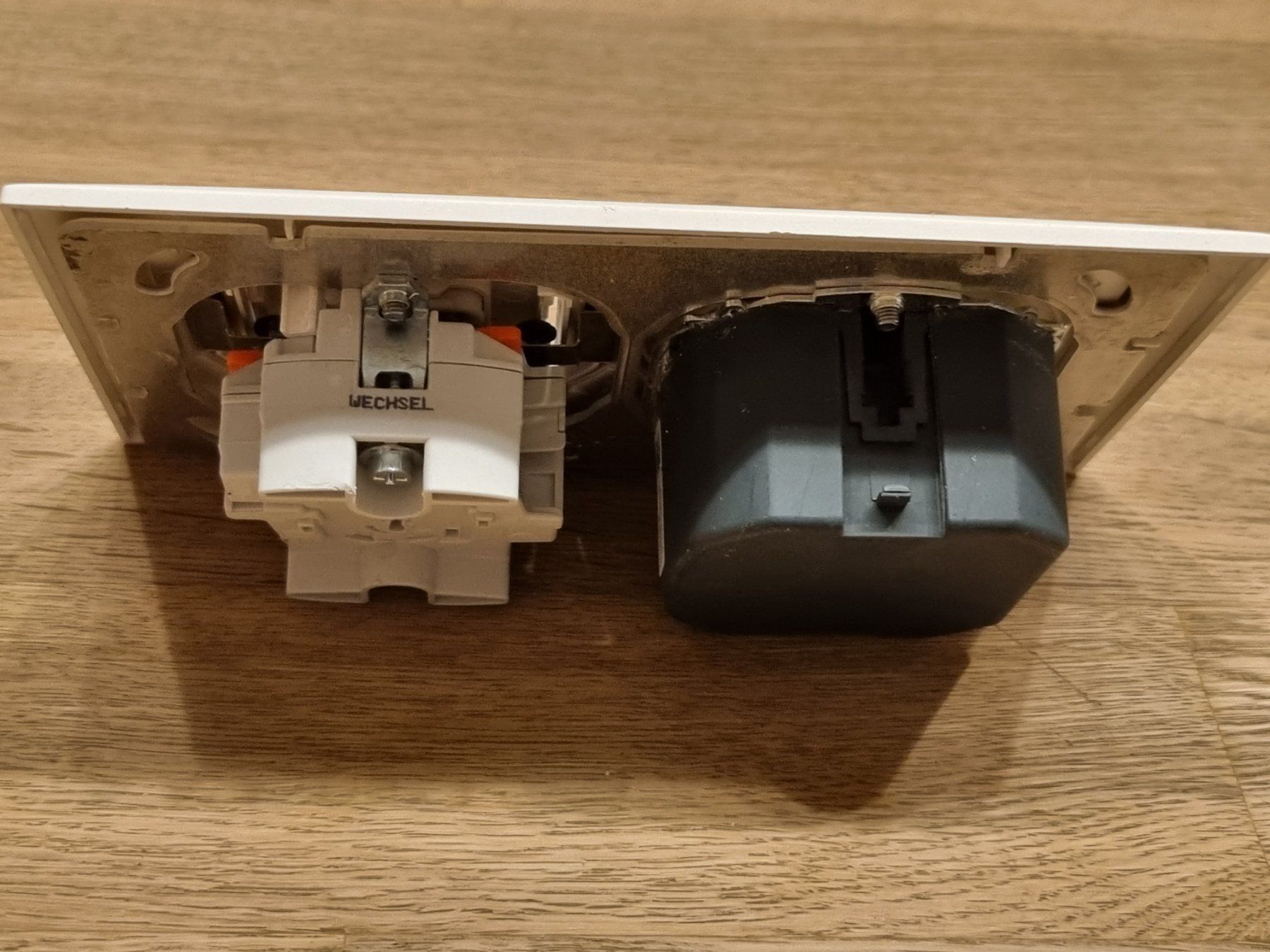 Feller Interruttori: Dimmer/Schalter UP Kombi Sch3/Dim Gr.1-1 – Usato da Thun venduto da Topmat 1