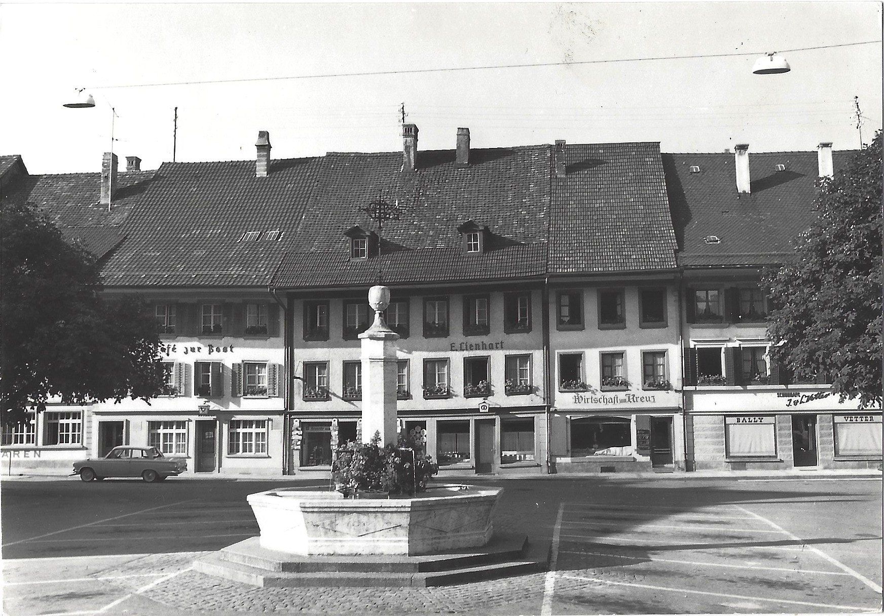 Cartoline postali: HUTTWIL.   Brunnenplatz – Usato da Bütschwil venduto da Jackson1A