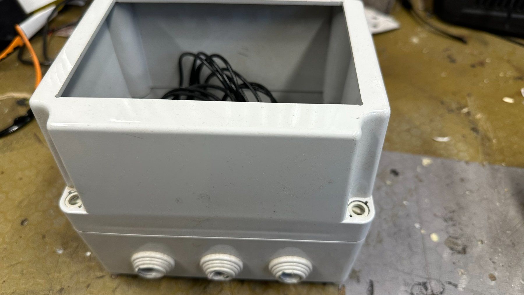 Componenti elettronici: Gehäuse zu Regelgerät – Usato da Uetikon am See venduto da Ritteren