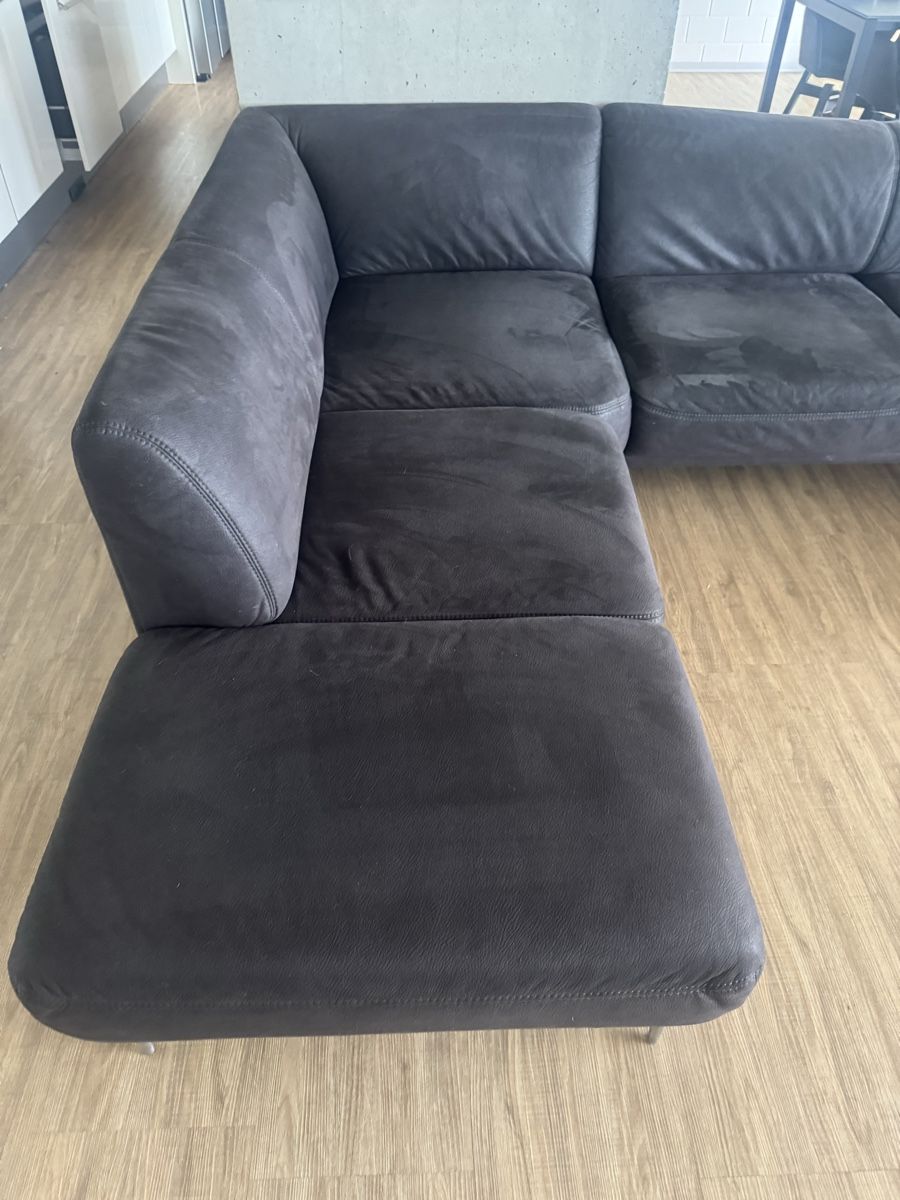 Divani: Grosses Ecksofa, dunkelgraues Microfaser, Top Zustand! – Usato da Schnottwil venduto da Garuso