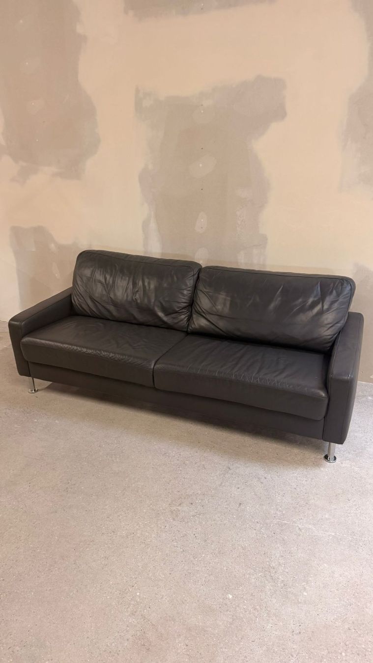 Sofas: Modernes Ledersofa in dunkelgrau 3-Sitzer – D'occasion à Rickenbach ZH par Der-Insider 4