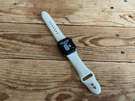 Apple Watch Series 4 / 40mm Aluminium