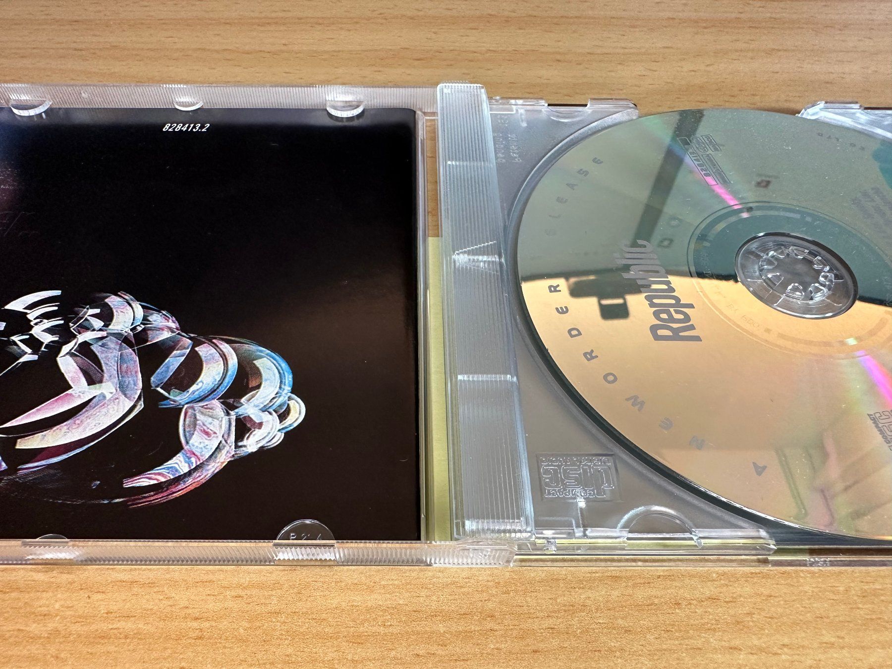 CD: NewOrder – Republic – Usato da Rikon im Tösstal venduto da Alpenmutz 2