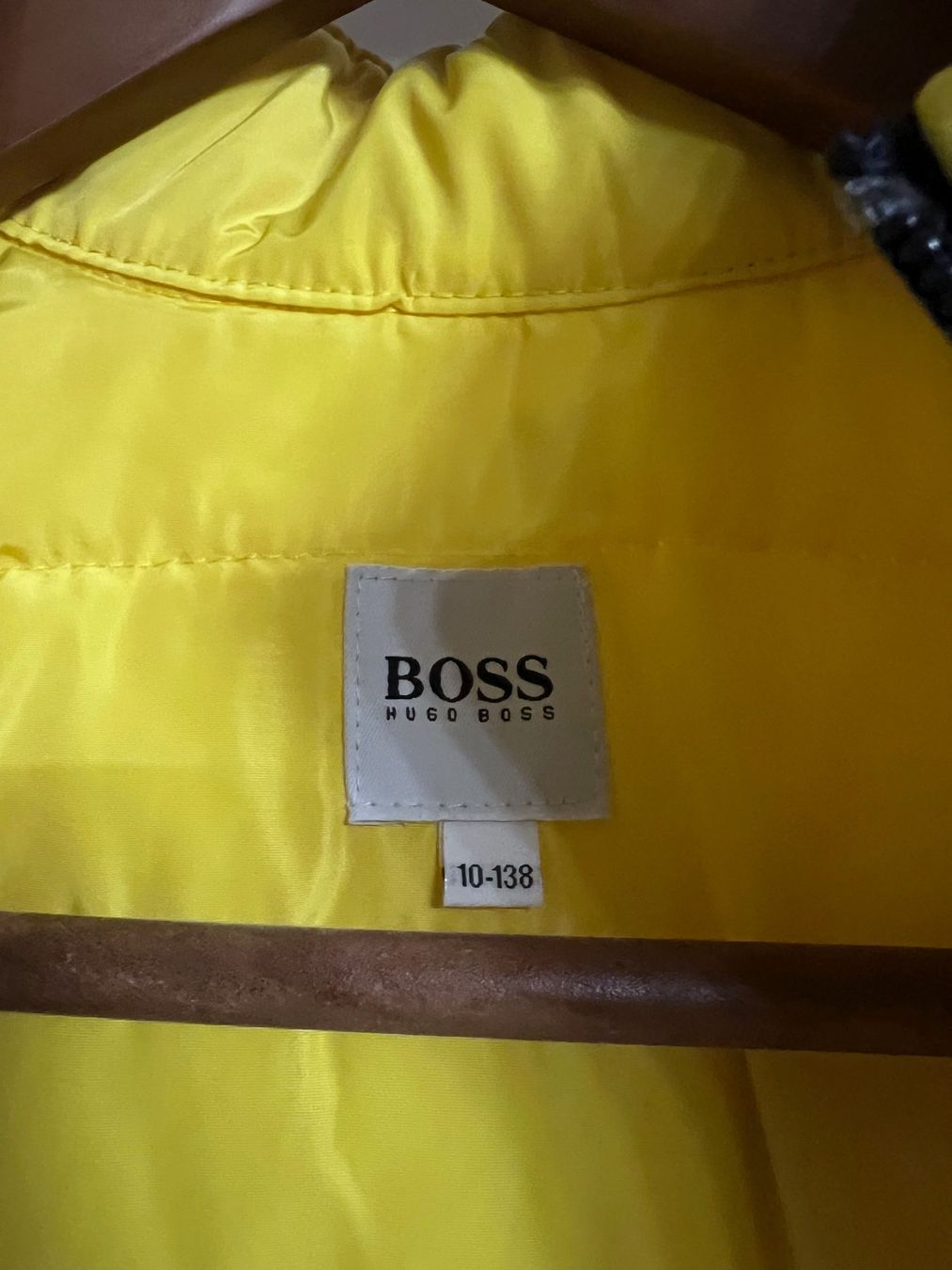 Hugo Boss Gilet & Giacche: Weste Kids von BOSS – Usato da Kilchberg ZH venduto da SabineF01 1