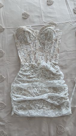 Robe corset en dentelle blanche beige état neuf taille S
