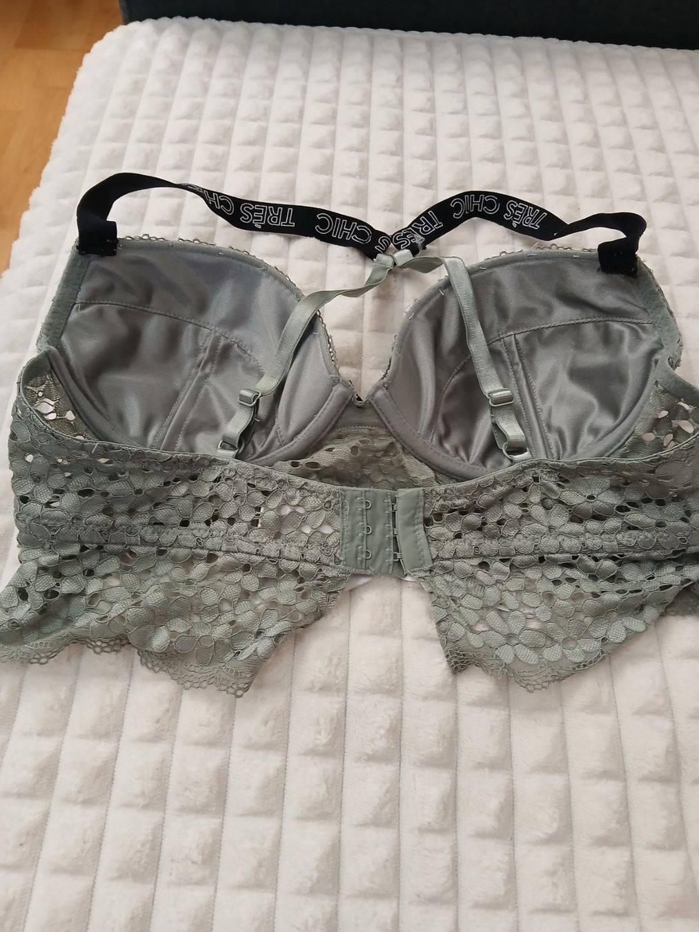 Altra biancheria intima: 4 Damen BHs Grösse 85B Spitze neuwertig – Nuovo (secondo la descrizione) da Glattbrugg venduto da fin_66d8 1