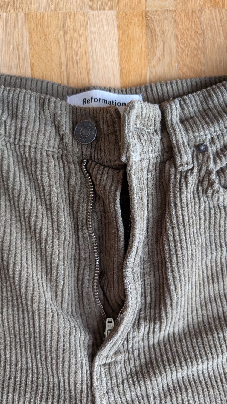 Reformation Pantaloni: Reformation pants green corduroy  – Nuovo (secondo la descrizione) da Meyrin venduto da jes_yr5m 2