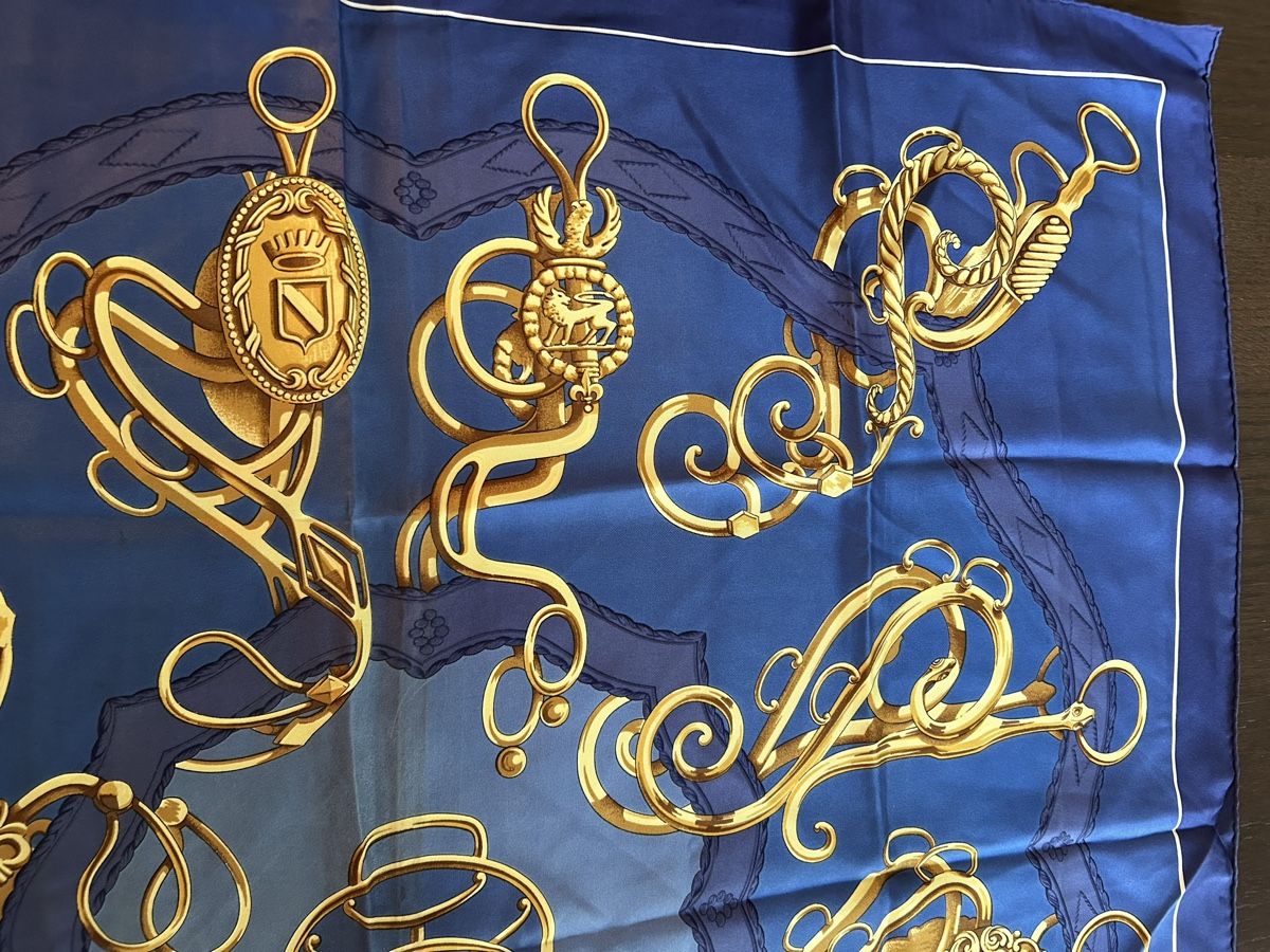 Hermès Foulards & écharpes: Carré Hermès modèle "Profil Sellier". – D'occasion à Bubendorf par Chantal4416 5