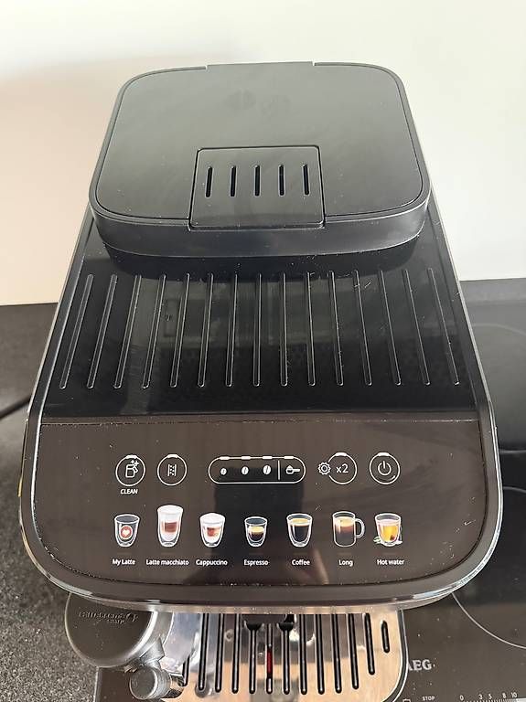 De'Longhi Machines à café & Machines à expresso: DeLonghi Magnifica ECAM290.81.TB – D'occasion à Liebefeld par chr_fr7d 1