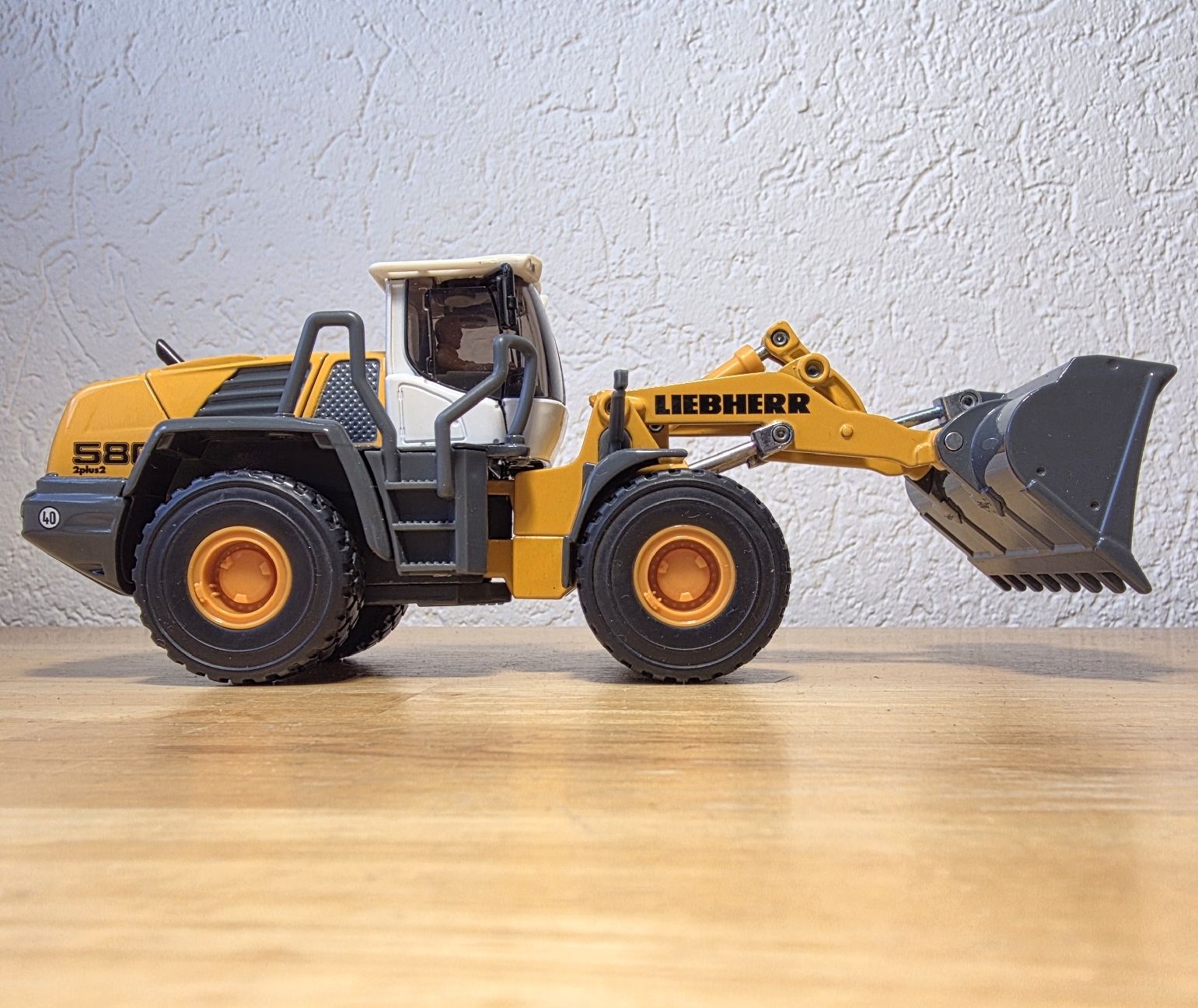 Siku Kit di modellismo & Modellini statici: Liebherr 580 Radlader, Siku – Usato da Männedorf venduto da Modellbau-wyss 1