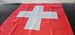 Schweizer Flagge - Fabrik & ungeöffnet