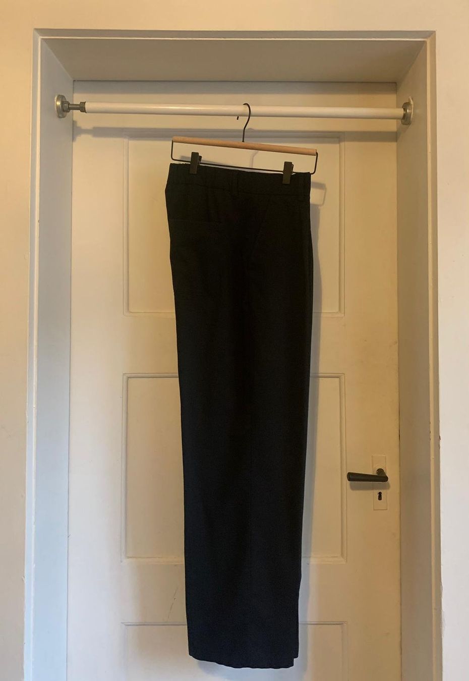 Pull&Bear Pantaloni: Pull&Bear – Black Elastic Waist Trousers – Usato da Montreux venduto da abientotleo