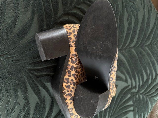 Damenschuhe: Stiefeletten Leoparden Muster aus Leder – Gebraucht aus Winterthur von juve1972 3