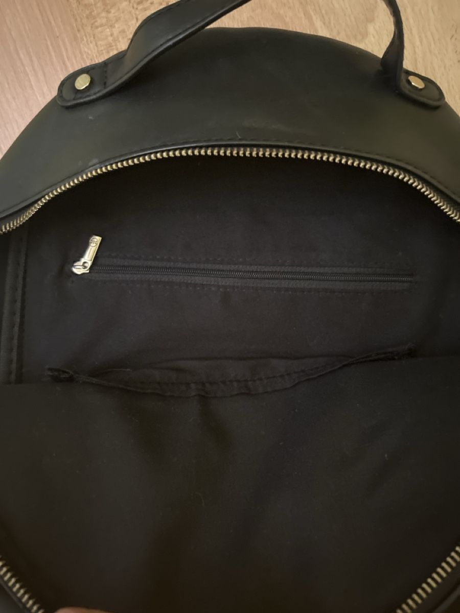 Sacs à dos: Black backpack faux leather – D'occasion à Muttenz par nadciv 2