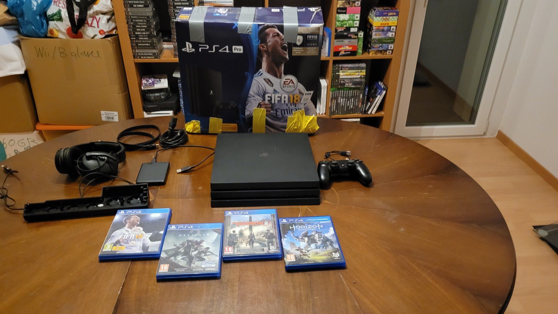 Sony Console: Top PS4 Pro  Set inkl Externer Festplatte – Usato da Gretzenbach venduto da Uli1980