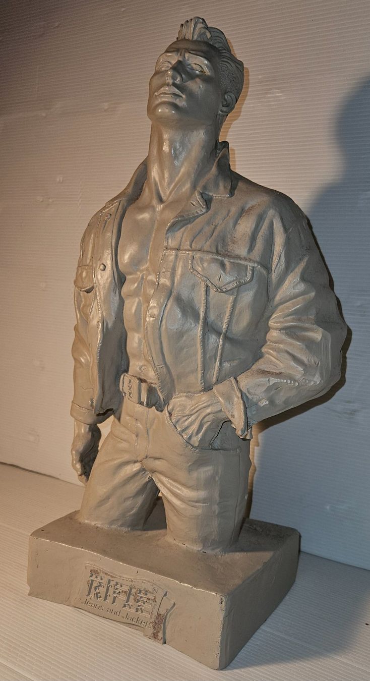 Statuette: Figur Jeans and Jackets Tonfigur ( Figuren ) – Usato da Münchenstein venduto da vitalfit 2