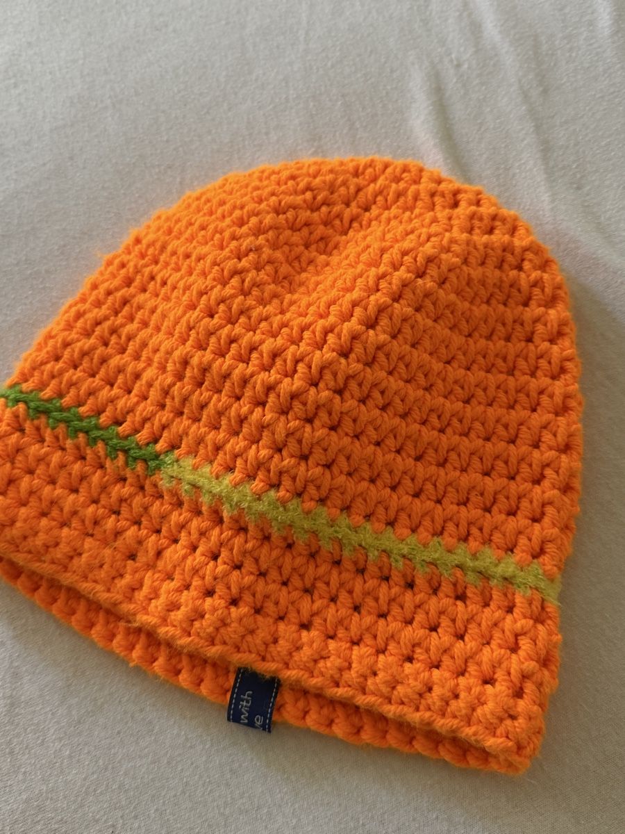 Altro in  Abbigliamento & Accessori: Bonnet tricoté main orange taille unique  – Usato da La Chaux-de-Fonds venduto da Sabinchenn 2