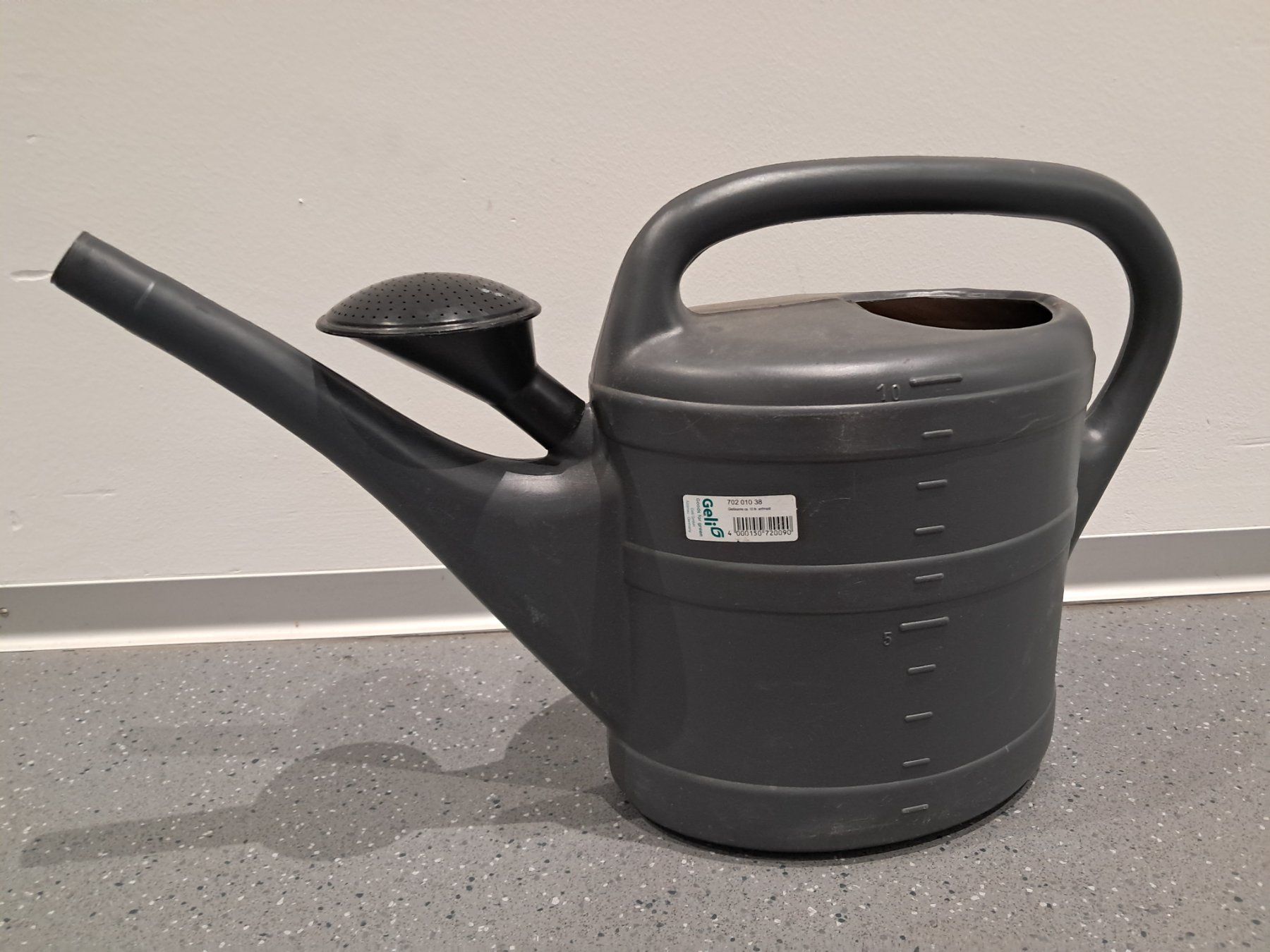 Bewässern & Giessen: Grosse Giesskanne, 10 Liter, Spritzkanne – Gebraucht aus Zürich von Lia107 1