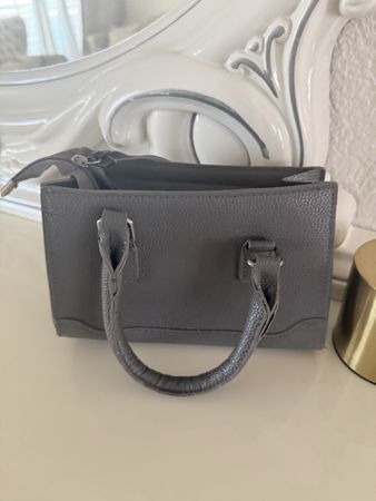 Sac à main gris, neuf
