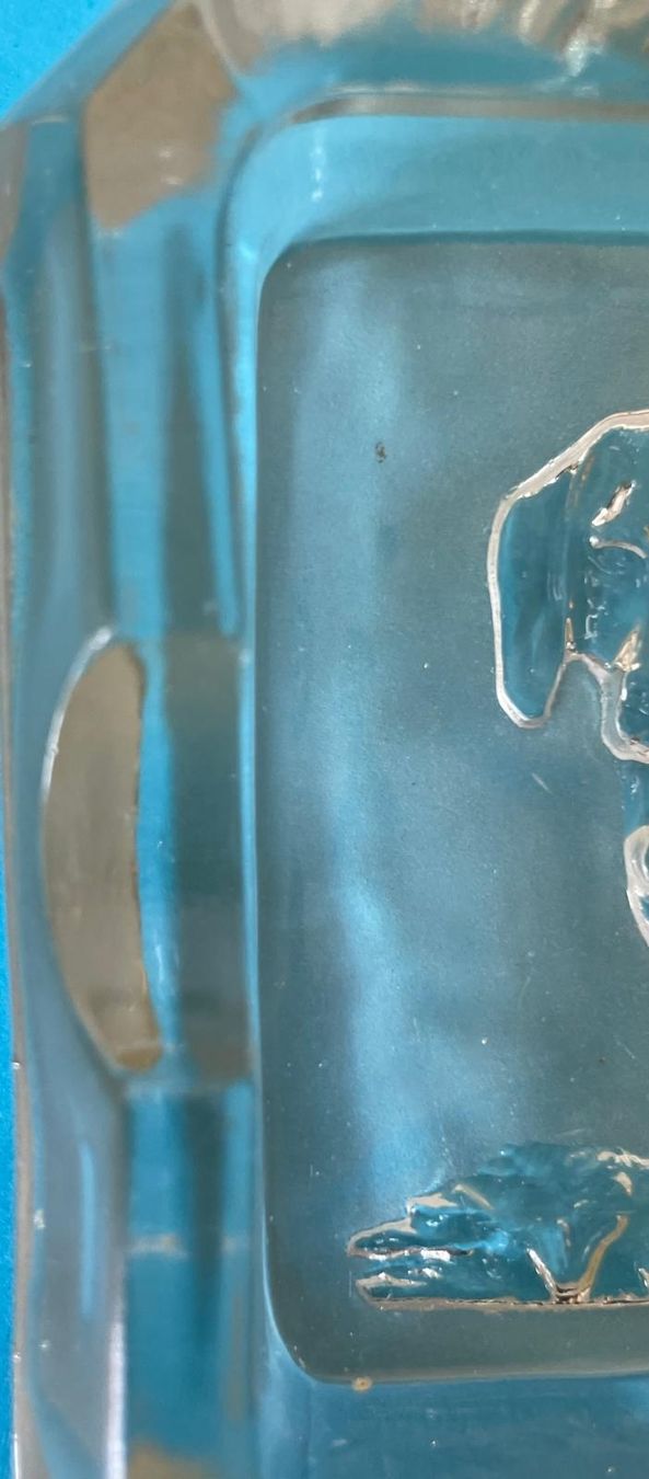 Portacenere: Alter Aschenbecher aus Glas mit Dackel – Usato da Basel venduto da Jcva 5