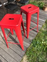 Deux tabourets de bar en métal rouge état occasion