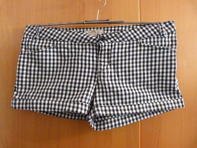 Hosen: Hotpants Springfield, Gr. 40, schwarz-weiss kariert %% – Gebraucht aus Nunningen von Fashion-Ave51