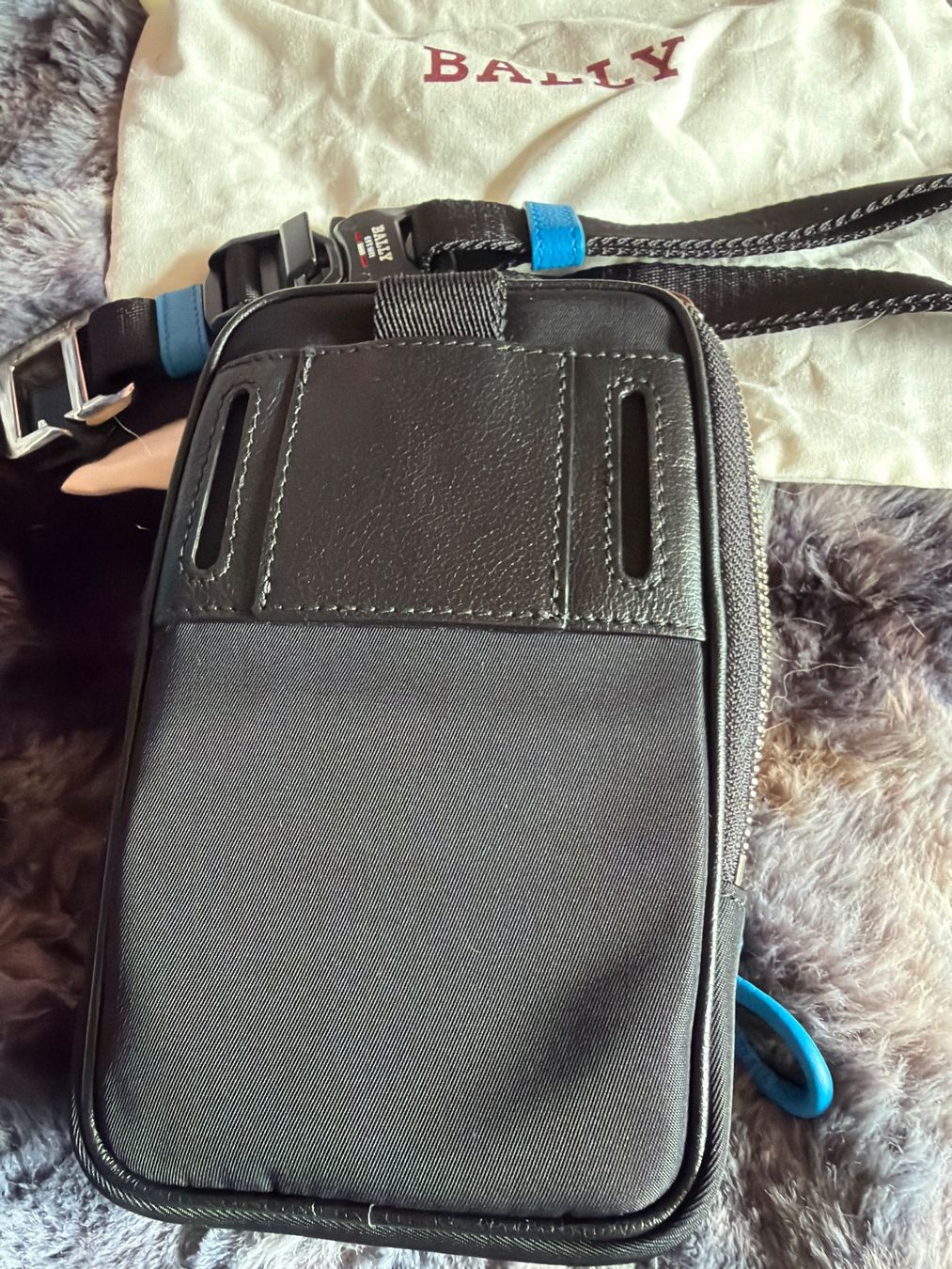 Bally Borse: Bally Peak Outlook Handy Tasche – Nuovo e nell'imballaggio originale da Vezia venduto da sidu03 2