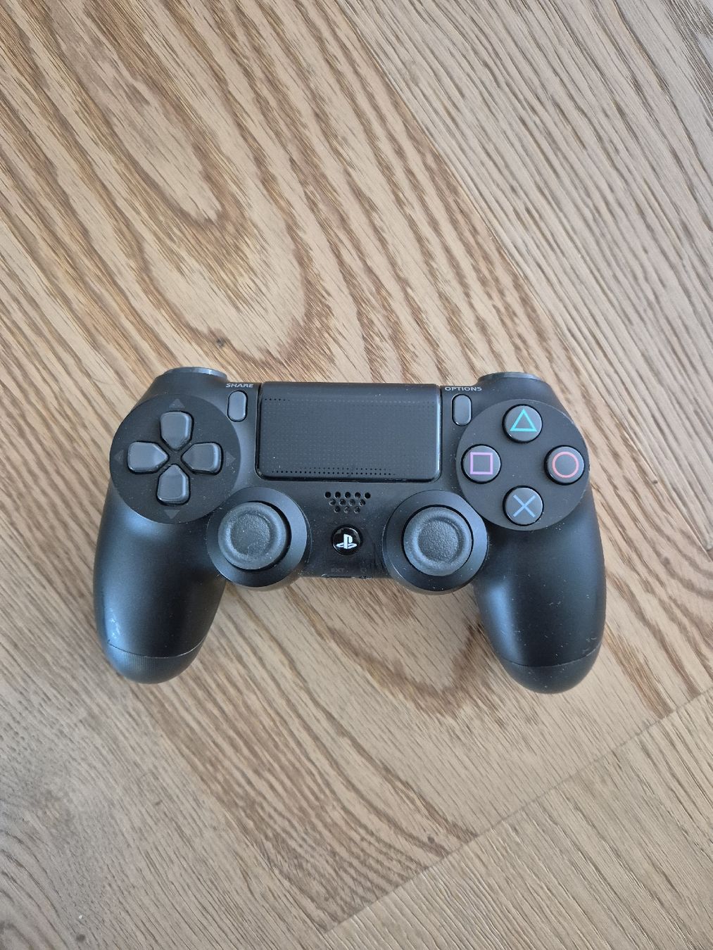 Sony Konsolen: Sony PS4 Pro 1TB Jet Black Console Mit Controller – Gebraucht aus Kloten von kevin340 3