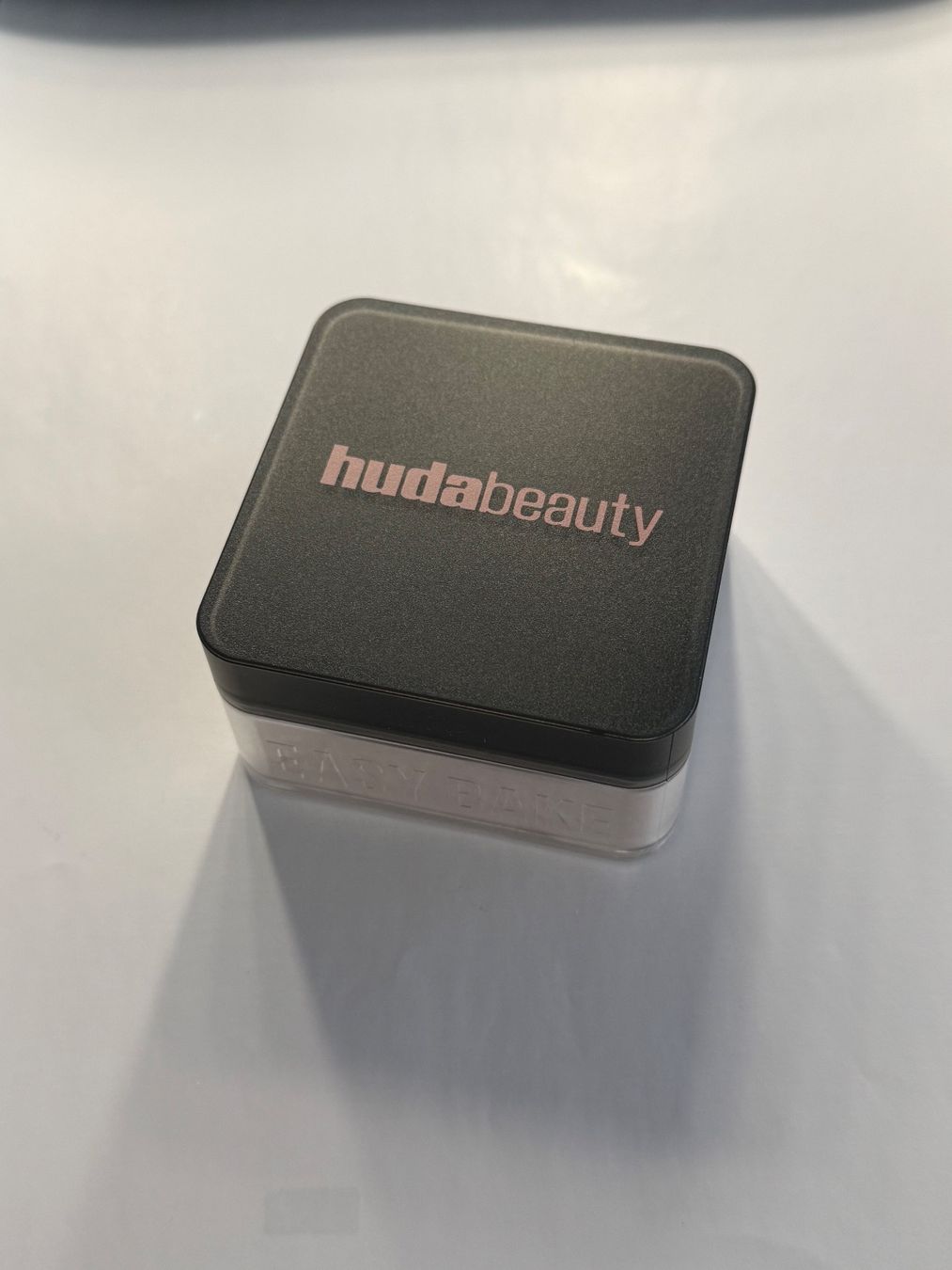 Huda Beauty Make-up: Huda Beauty Powder – Neu und originalverpackt aus Baar von xata
