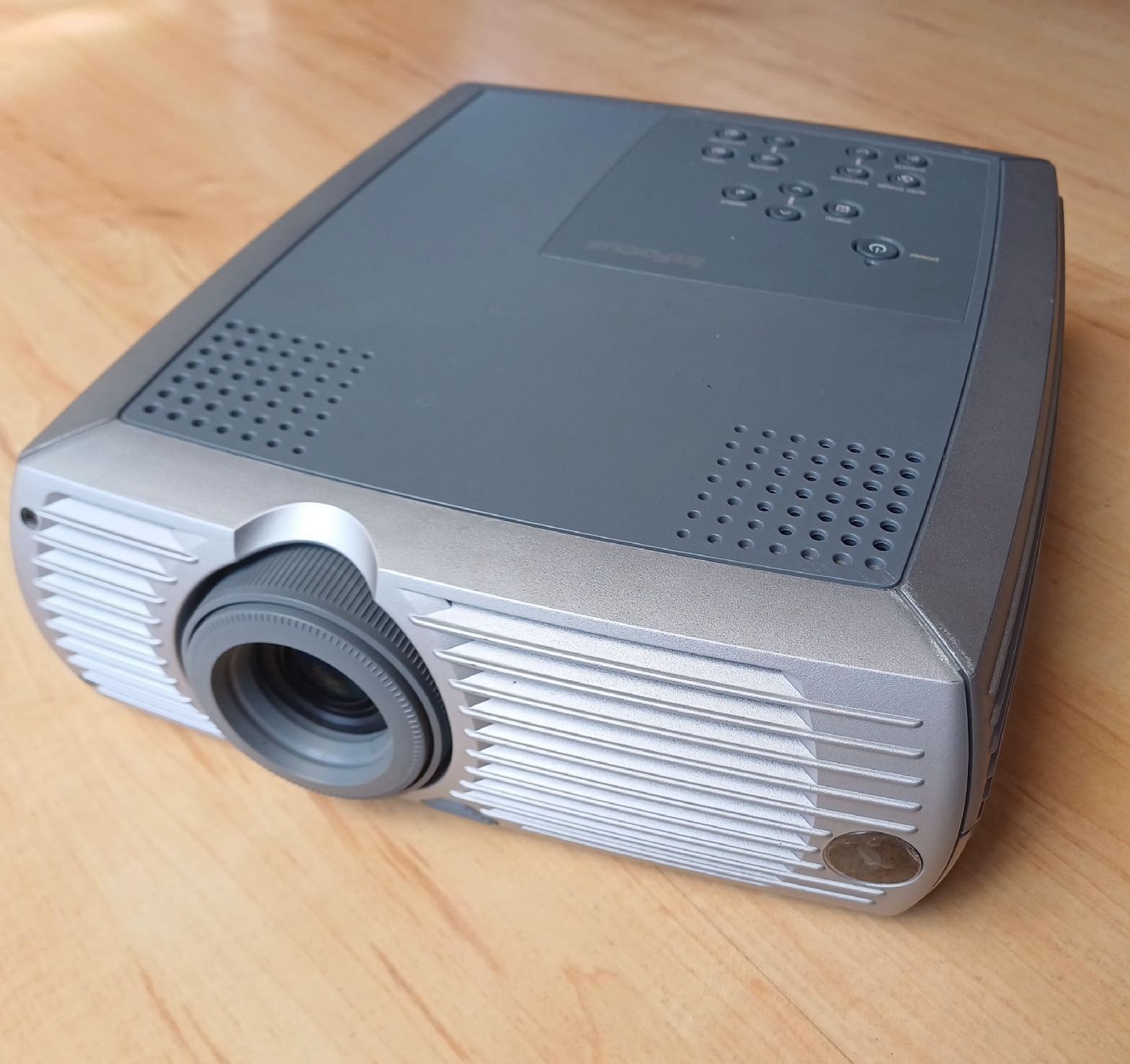 Infocus Proiettori: INFOCUS/LP240 BEAMER – Usato da Baar venduto da Camii 2
