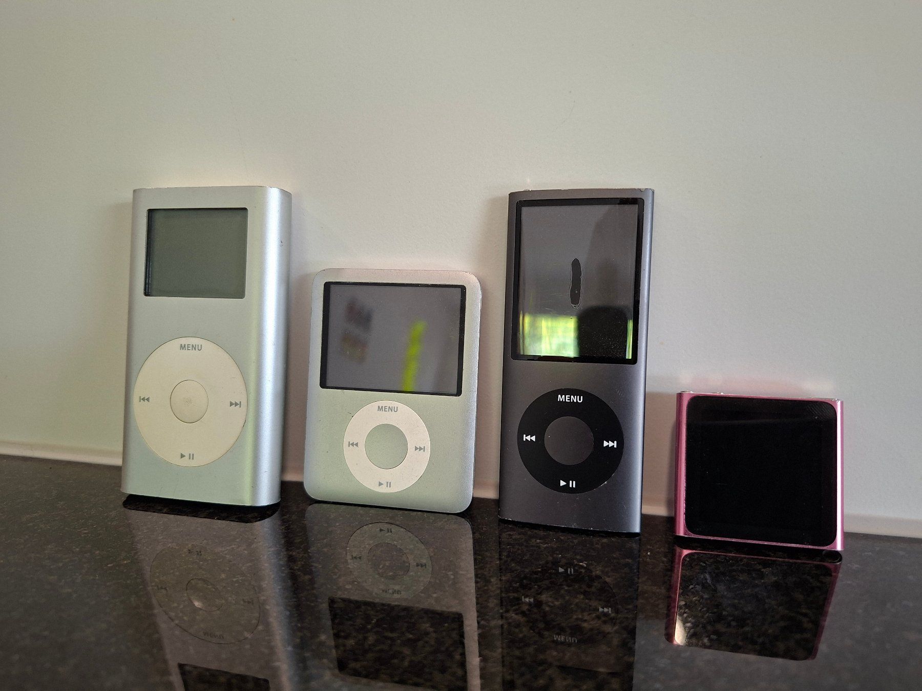Apple Lecteur media portable: Collection Ipod – D'occasion à Lonay par Zone_enzo