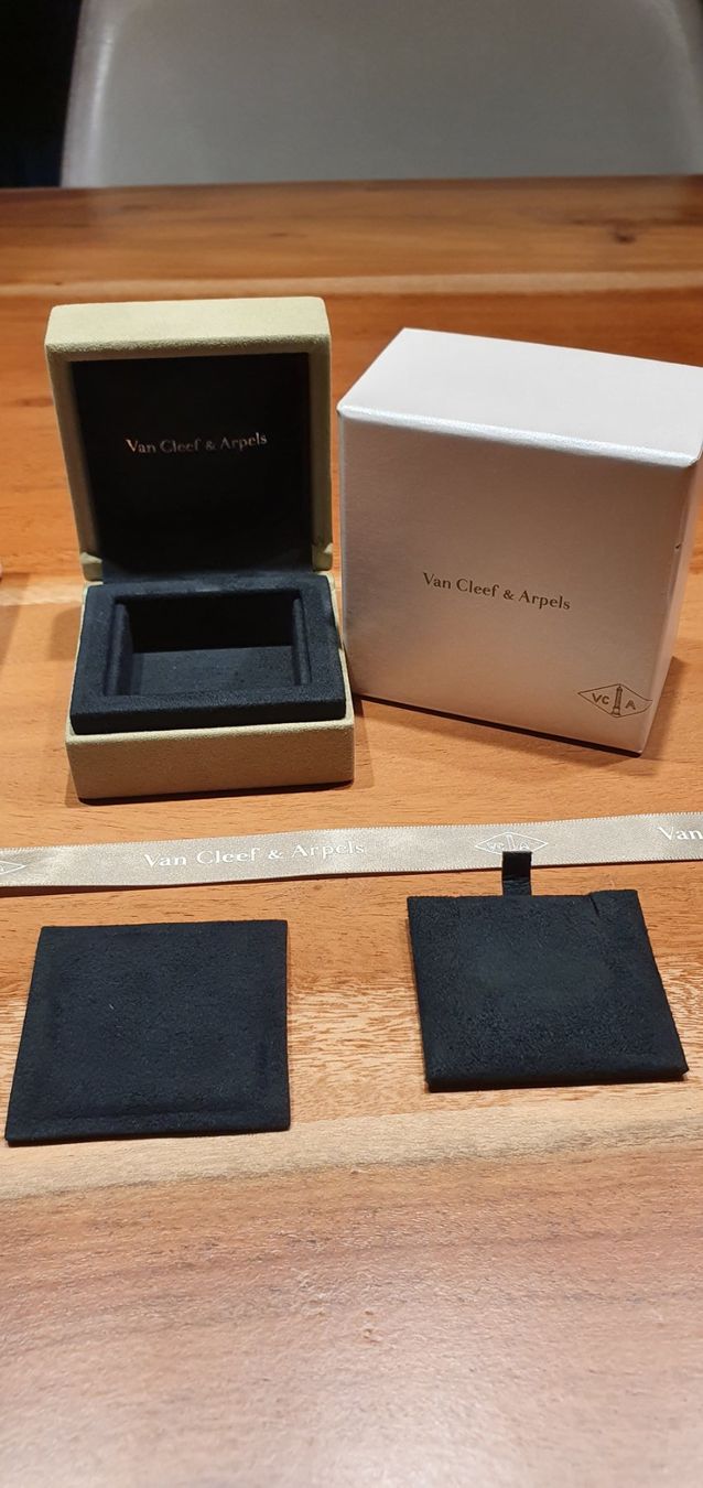 Tutte le decorazioni: Van Cleef & Arpels Ring original Schachtel ( nur Box ). – Nuovo (secondo la descrizione) da Zürich venduto da Leica.C89 3