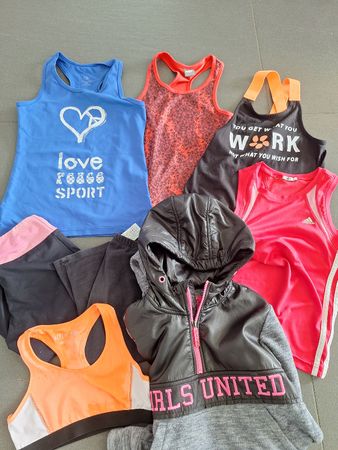 Sport Kleiderpaket für Mädchen, Top Zustand, Grösse 134/140