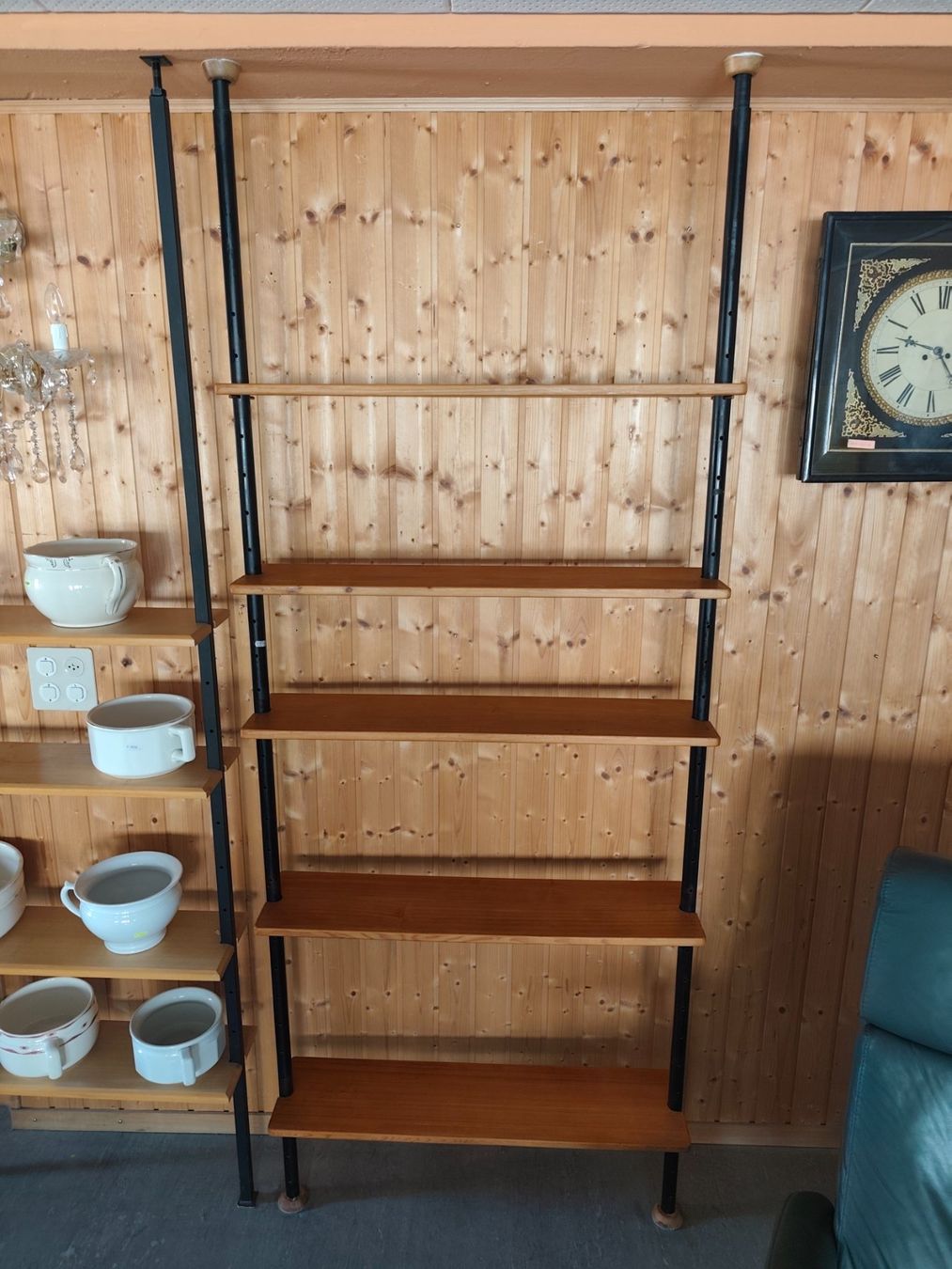 Vintage Teleskopregal Spannregal Bücherregal Designklassiker (Gebraucht) in Goldswil b. Interlaken für CHF 289 – nur Abholung auf Ricardo kaufen