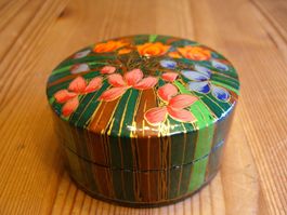 schöne Pappmaché Dose aus Kashmir,Handarbeit,echte Goldfarbe