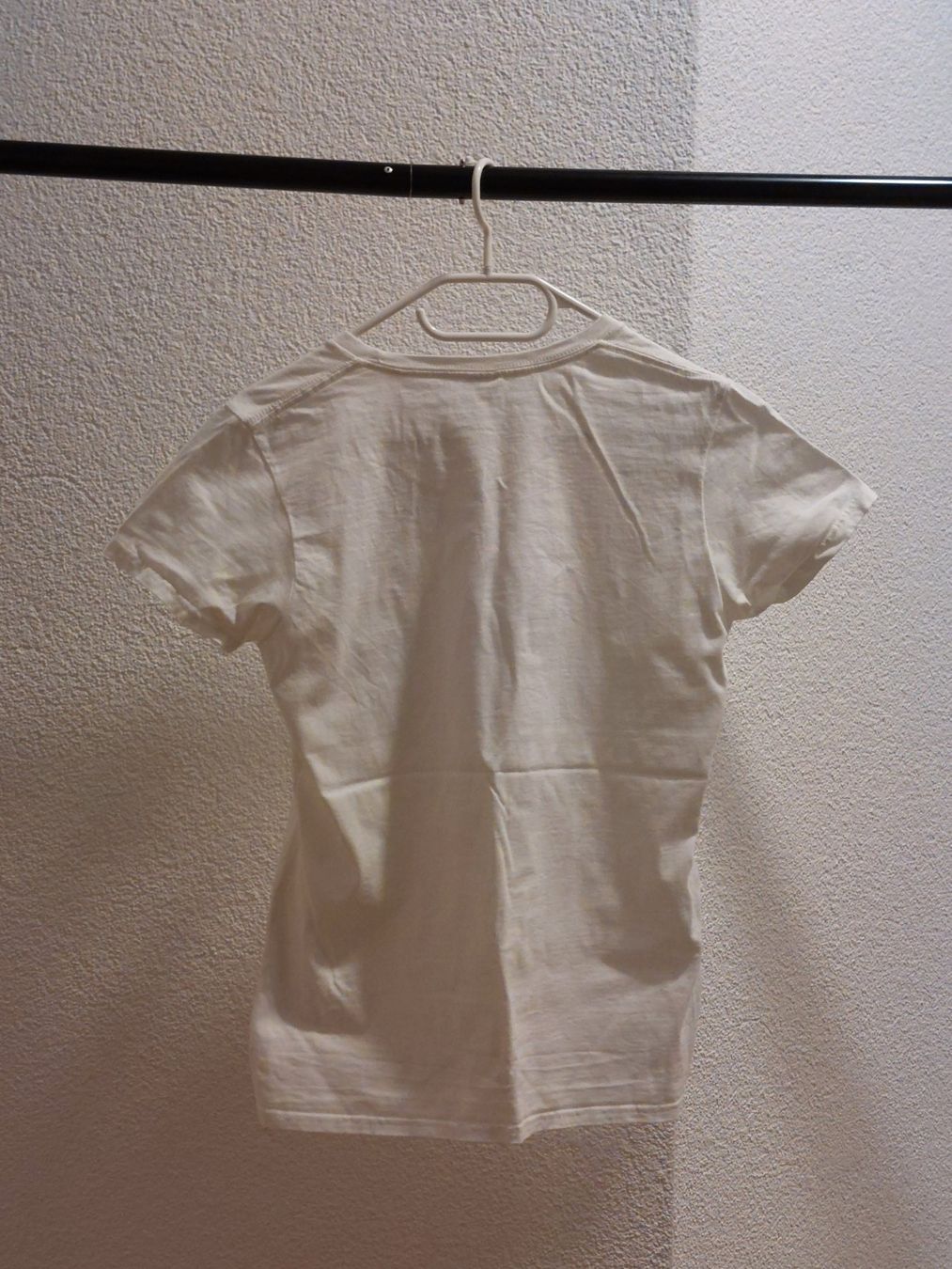 T-Shirts: T-shirt weiss mit schrift – Gebraucht aus Gunzwil von 11G11 2