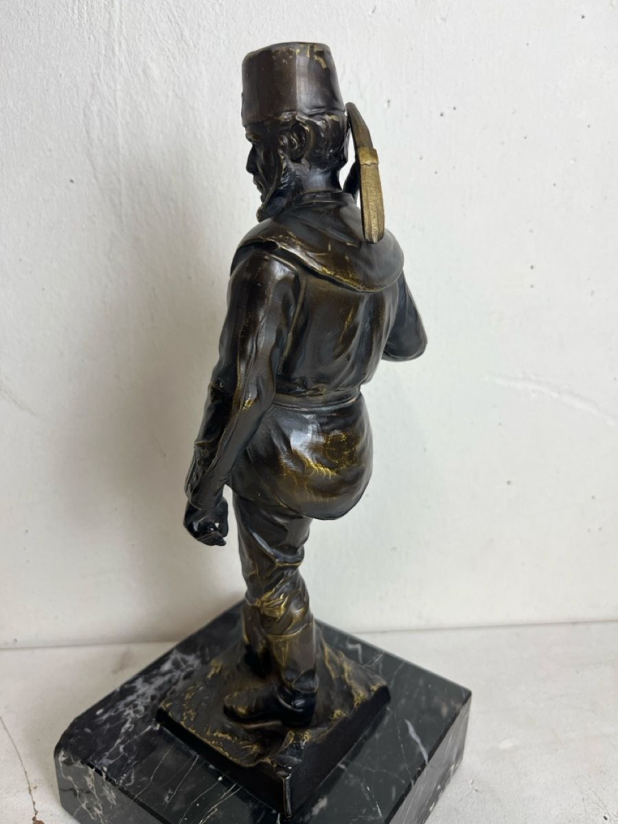Figurines: Antike Bronce Figur auf edlem  Marmorsockel – D'occasion à Dettighofen par Moshop 4