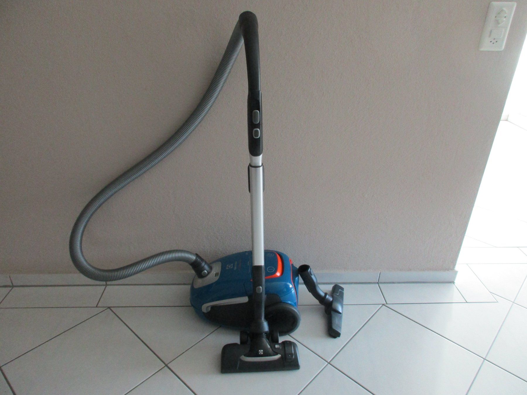 Electrolux Aspirapolveri & Accessori: Electrolux Ultrasilencer Staubsauger – Usato da Bremgarten AG venduto da valia67