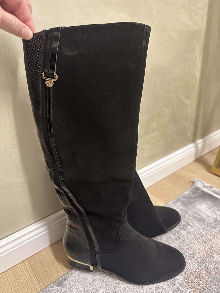 Scarpe da donna: Schwarze Wildleder Stiefel Gr. 38 – Nuovo (secondo la descrizione) da Sevelen venduto da Stopglobal.