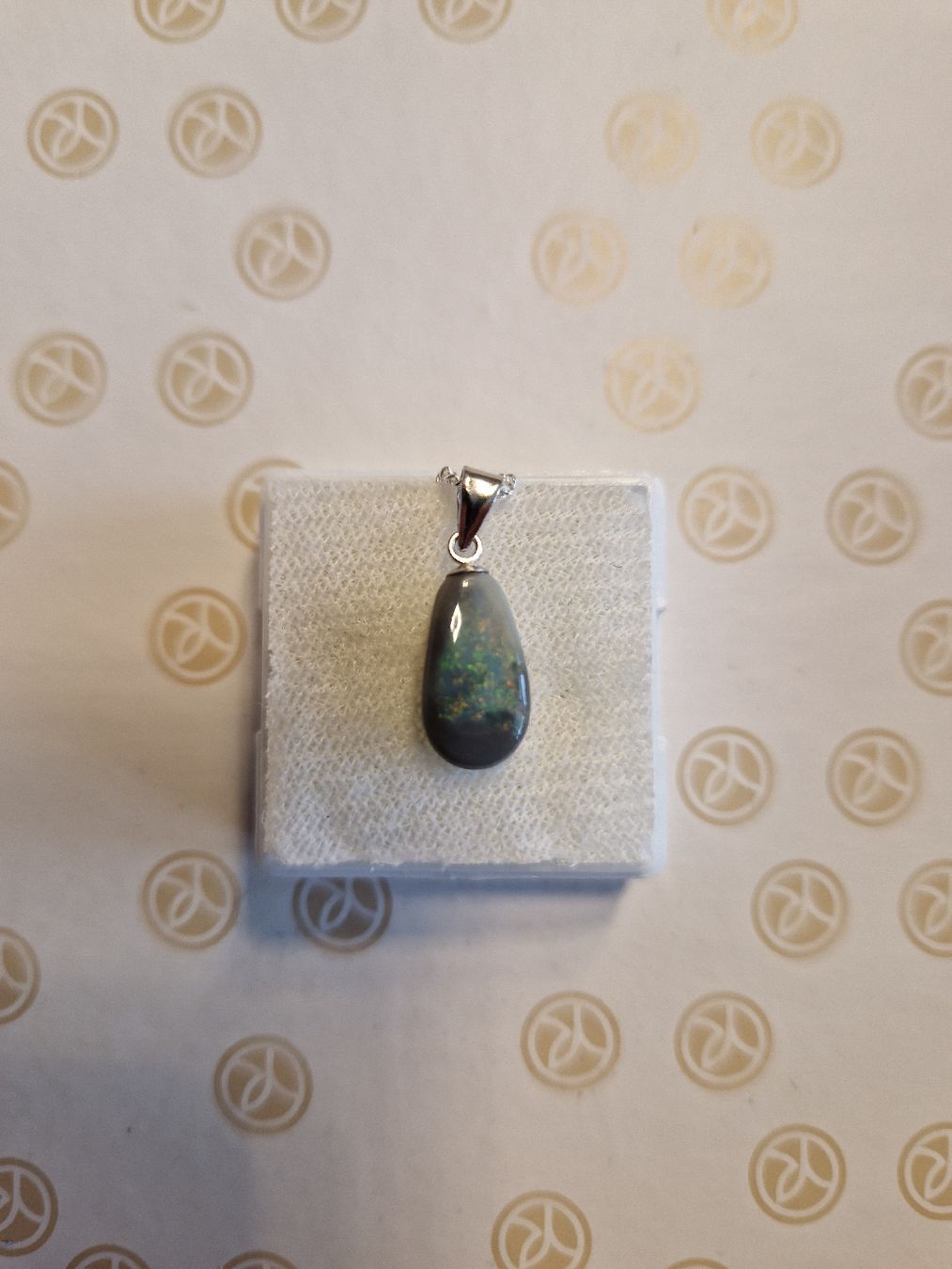 Catenine: collier en opale noire australie – Nuovo (secondo la descrizione) da fribourg venduto da hakoh