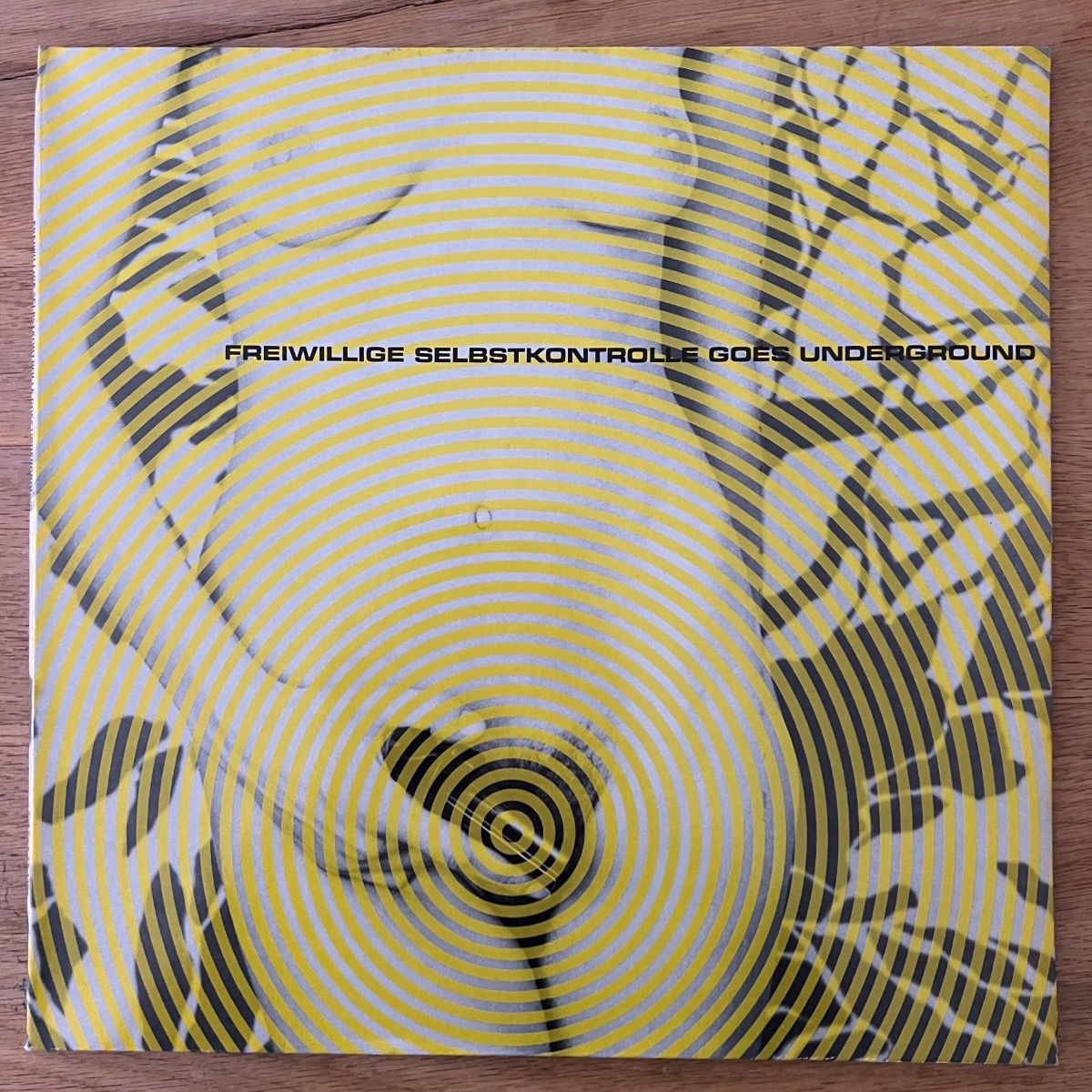 Dischi in vinile: Freiwillige Selbstkontrolle - Goes Underground / 1. D-Press. – Usato da Gais venduto da soundcave57
