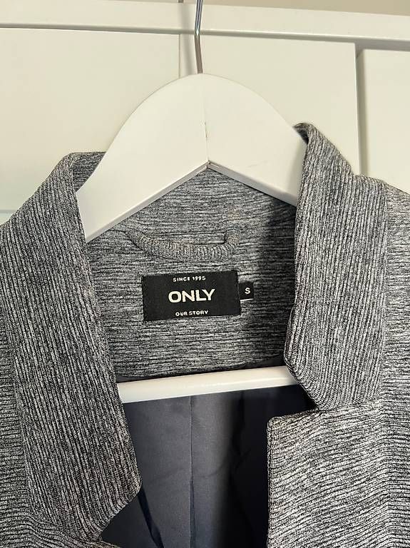 Vestes: Blazer anthrazitfarben Grösse S von Only – D'occasion à Neftenbach par bebbels69 1