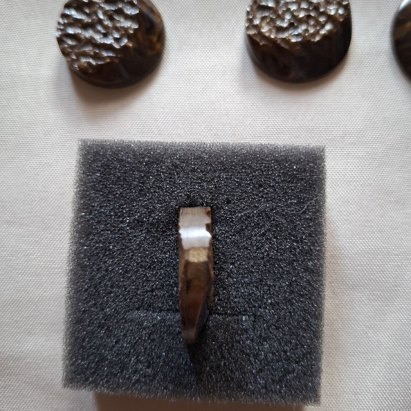 Bottoni: 5 Stück Knöpfe, Holzoptik, 28 mm. – Usato da Dietikon venduto da Hirschkopf 6