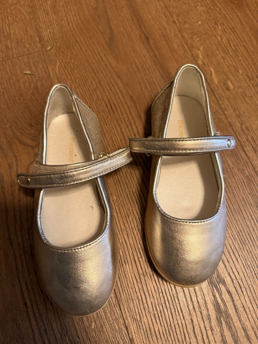 Schuhe für Mädchen: Goldene Mädchen-Schuhe Gr. 26 – Gebraucht aus Zweisimmen von Fabianrieben