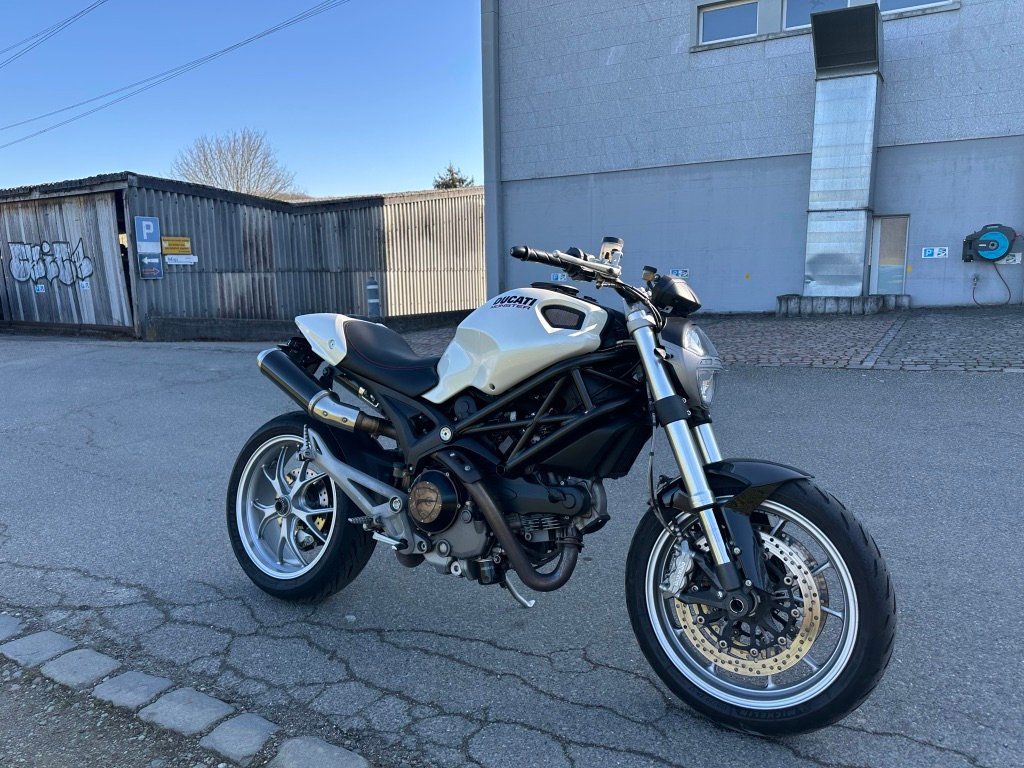 Ducati Strada: Ducati Monster 1100 – Usato da Steinmaur venduto da fiumicello01 1
