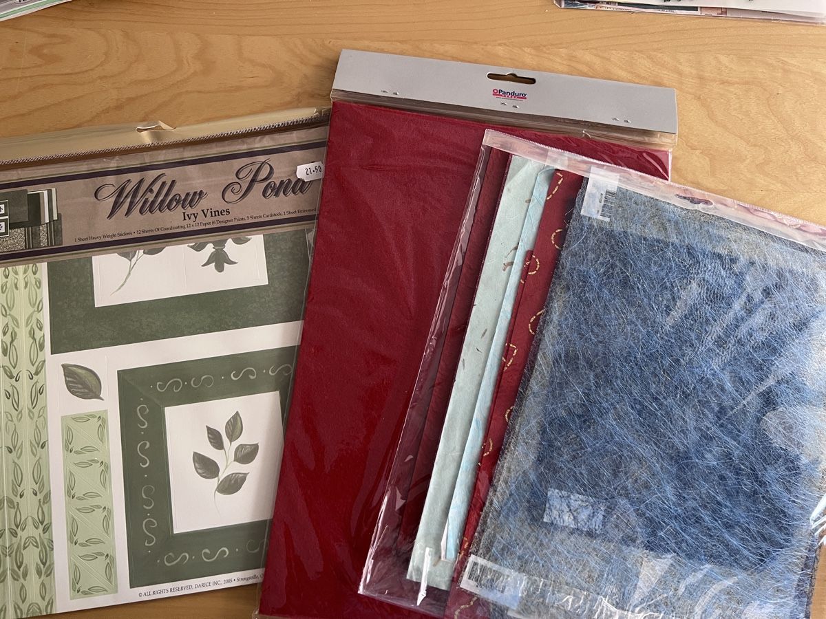 Papiere: Scrapbooking lot de feuilles  – Gebraucht aus Bernex von isa_c5fr 4