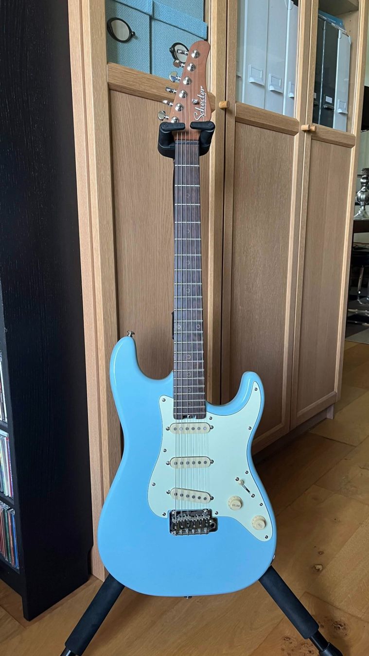 Schecter Strumenti musicali: Schecter Signature Nick Johnston SSS Atomic Frost Gebraucht – Usato da Unterterzen venduto da Anni_Bruch